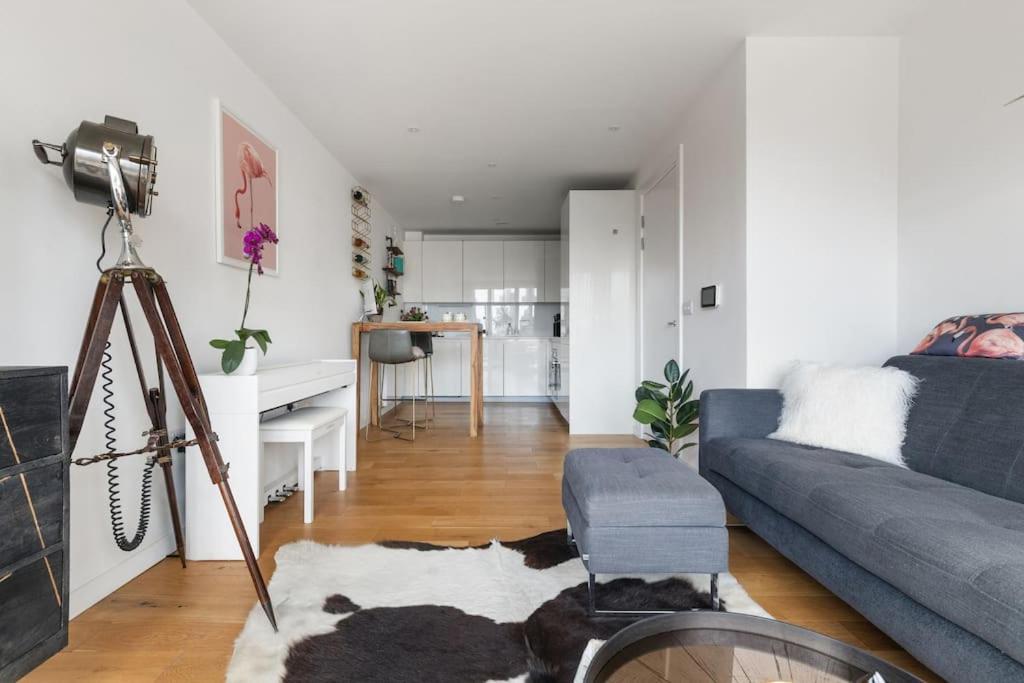 Modern New 1-Bedroom Home Stunning Views London Eksteriør bilde