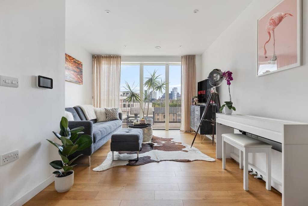 Modern New 1-Bedroom Home Stunning Views London Eksteriør bilde