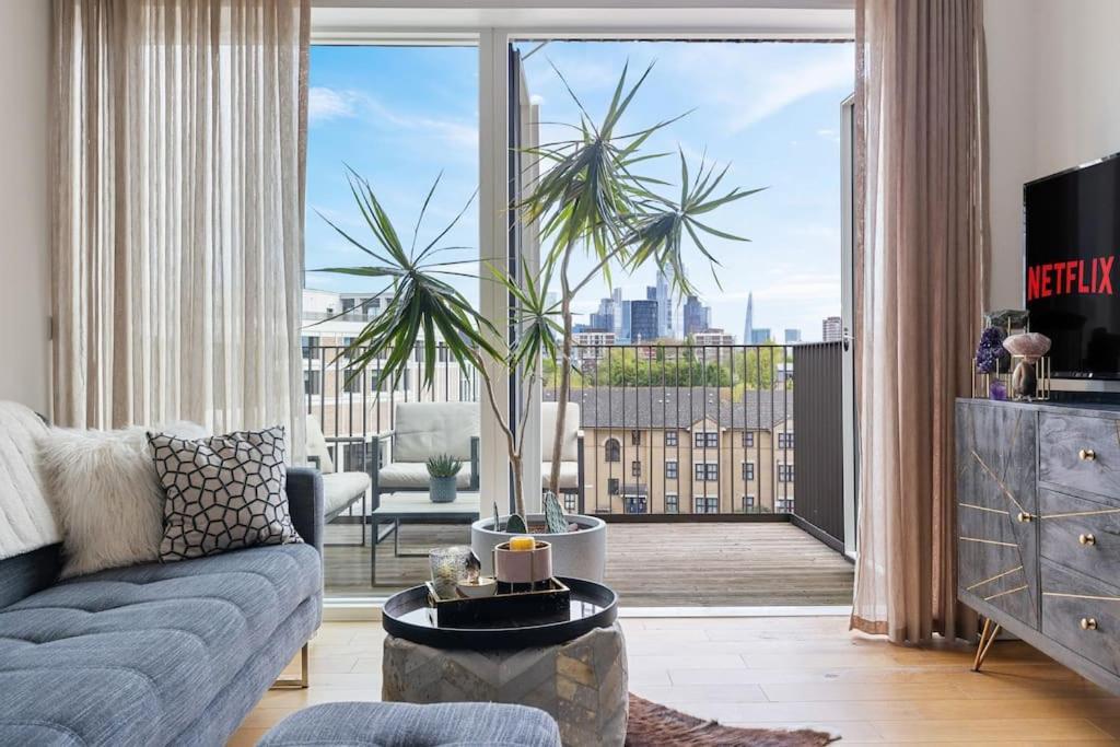 Modern New 1-Bedroom Home Stunning Views London Eksteriør bilde
